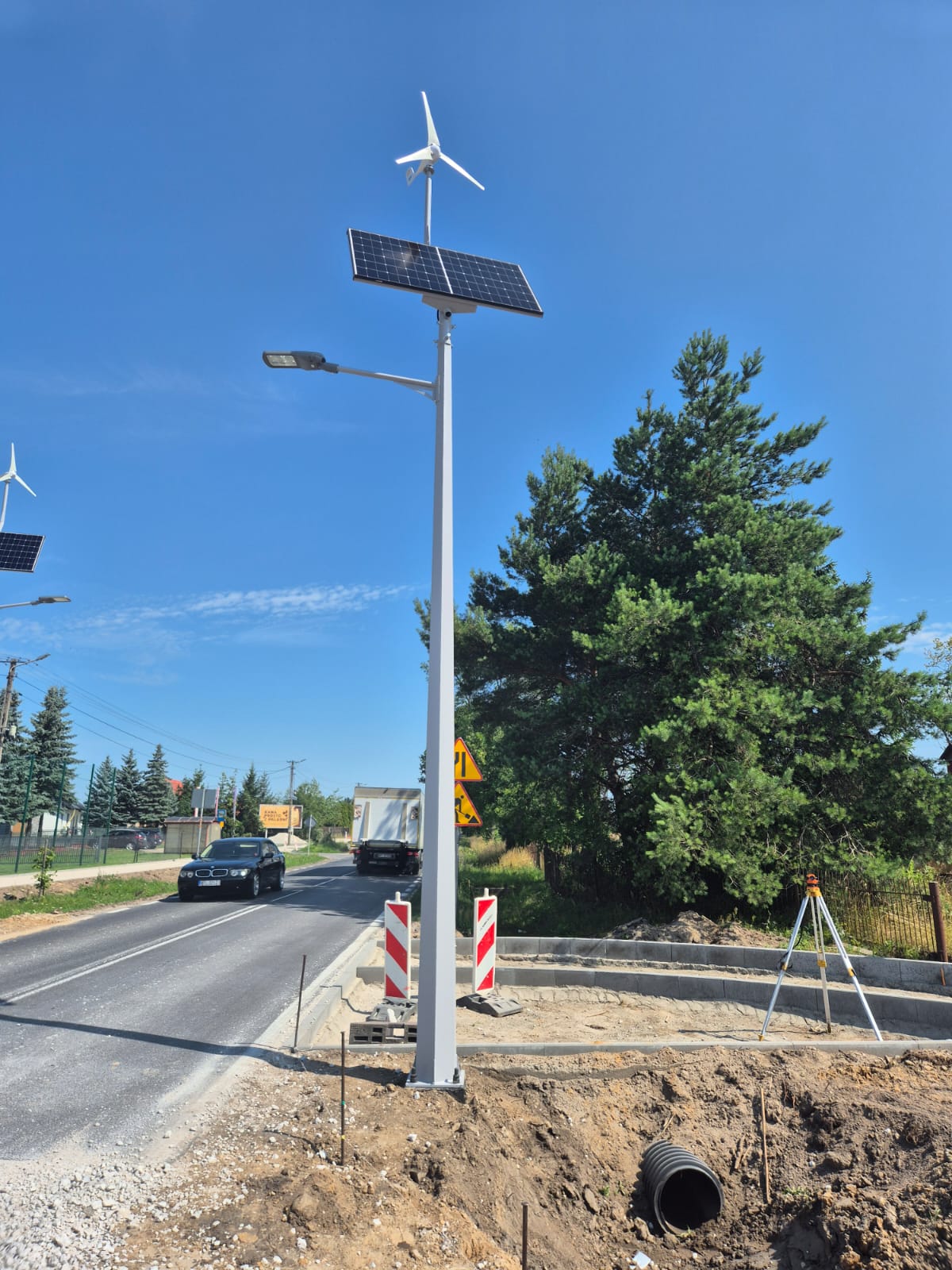 Latarnia hybrydowa W3S4C2/50 na modernizowanym odcinku drogi