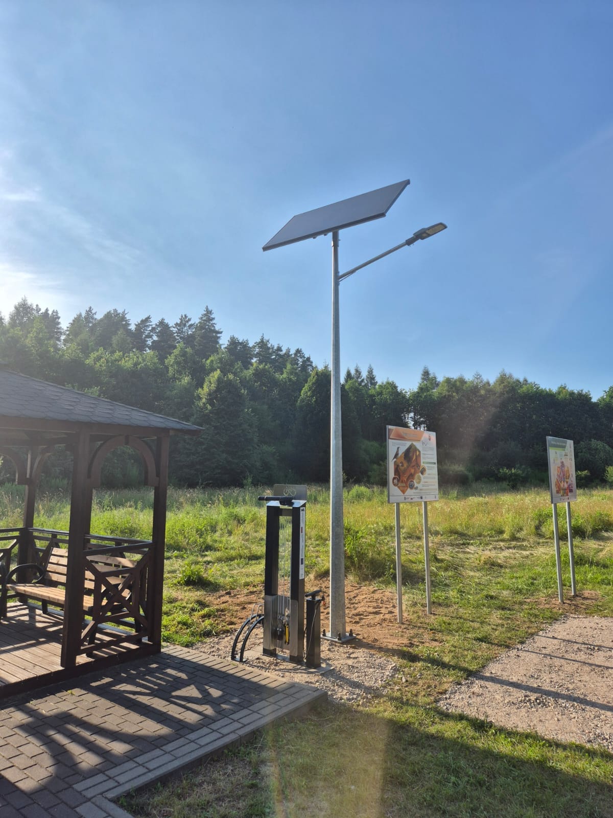 Latarnia solarna przy miejscu odpoczynku w Gminie Szczytno